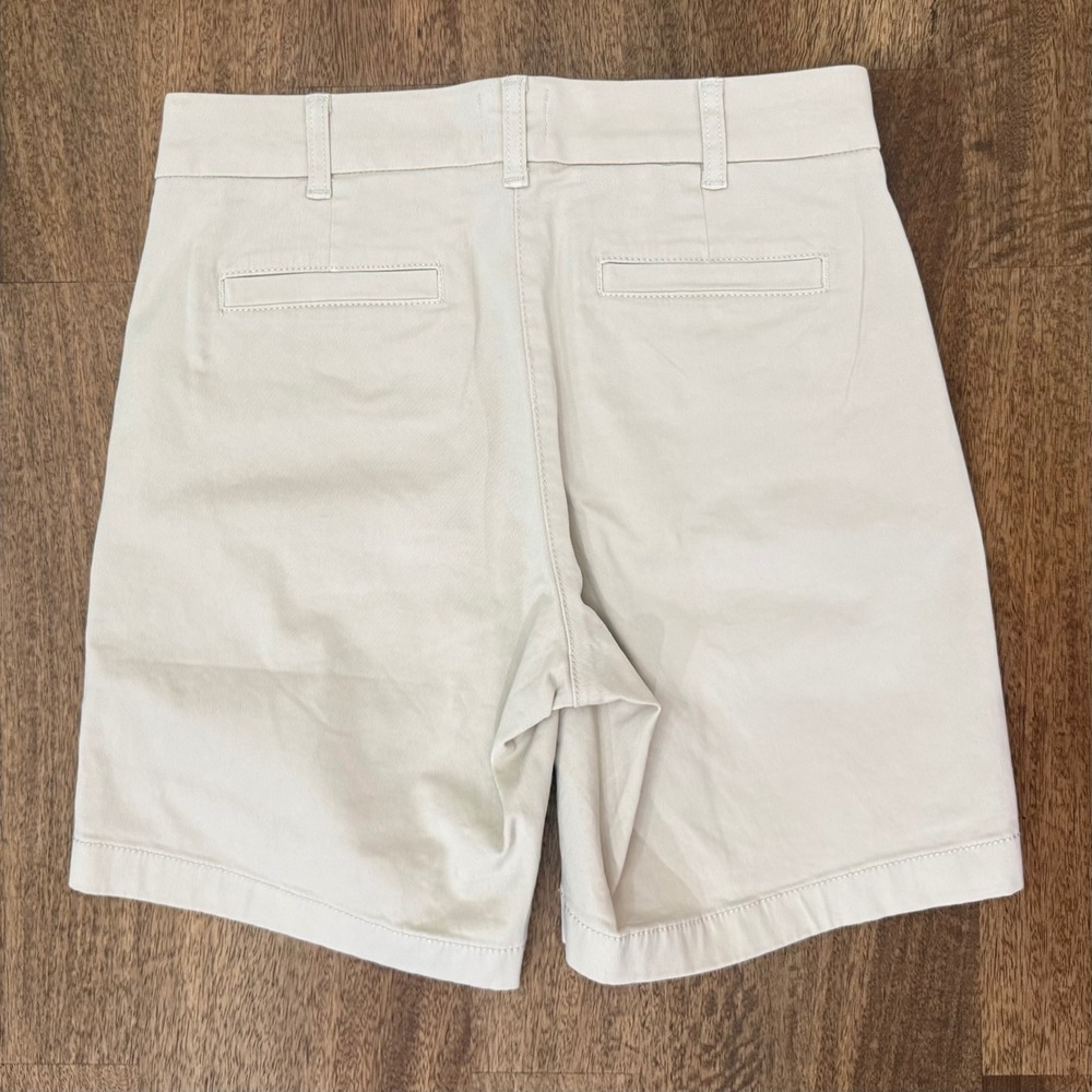 NWT J. Crew Beige Khaki 7" Bermuda Stretch Chino Shorts Women's Size 2 - Picture 2 of 4